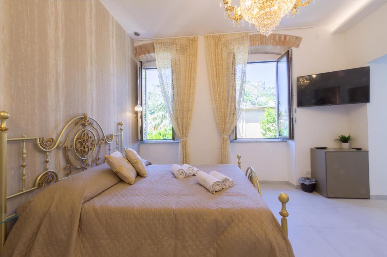 Villa Valverde Apartments E B&B Taormina Bagian luar foto